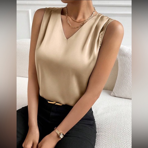 Luxe V neck sleeveless blouse - Picture 3 of 16